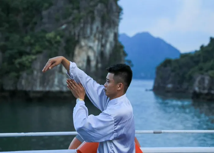 Royal Palace Cruise
