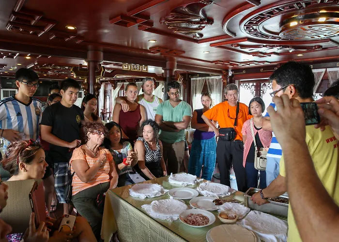 Royal Palace Cruise  Hạ Long