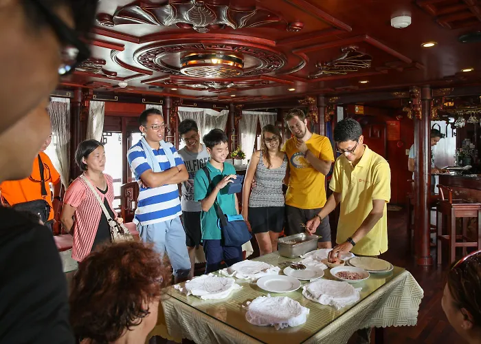 Royal Palace Cruise