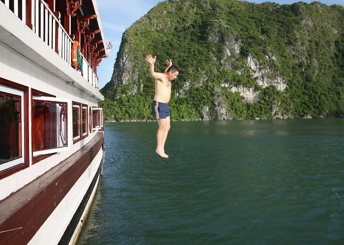  Royal Palace Cruise