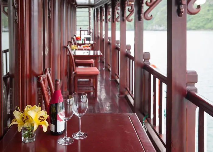 Royal Palace Cruise